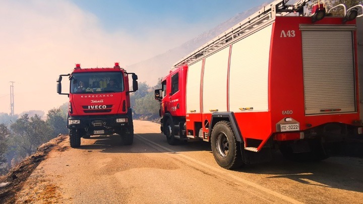 Διακοπές κυκλοφορίας στα Βίλια λόγω της πυρκαγιάς