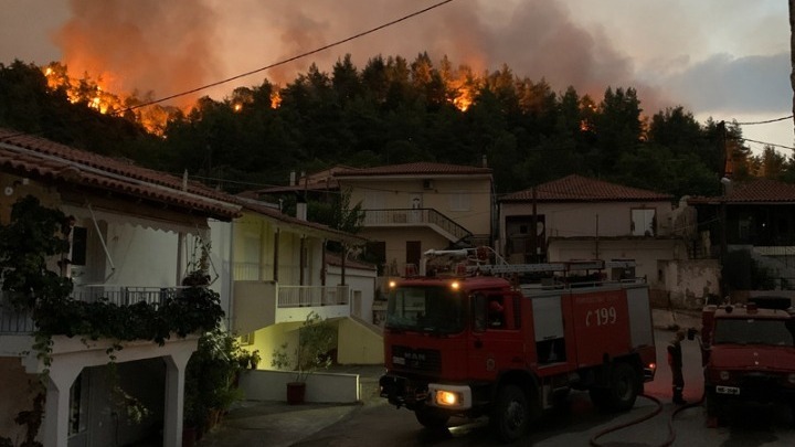 Φωτιά στην Εύβοια: Η κατάσταση παραμένει κρίσιμη. Έκκληση για ενίσχυση των δυνάμεων