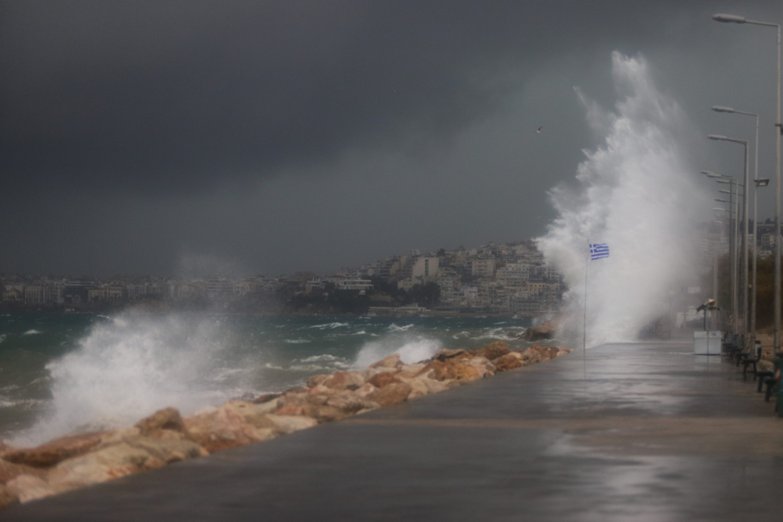 Σύσκεψη στο υπ. Κλιματικής Κρίσης και Πολιτικής Προστασίας για την κακοκαιρία GAIA. Συστάσεις προς τους πολίτες