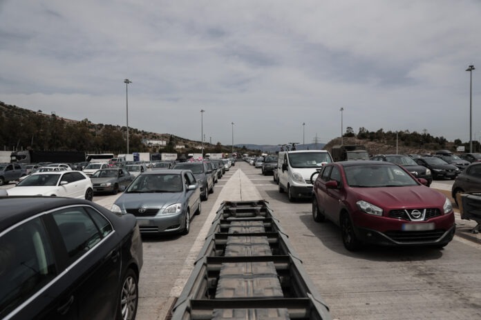 ΚΙΝΗΣΗ ΟΧΗΜΑΤΩΝ ΣΤΑ ΔΙΟΔΙΑ ΤΗΣ ΕΛΕΥΣΙΝΑΣ(ΒΑΣΙΛΗΣ ΡΕΜΠΑΠΗΣ/EUROKINISSI)