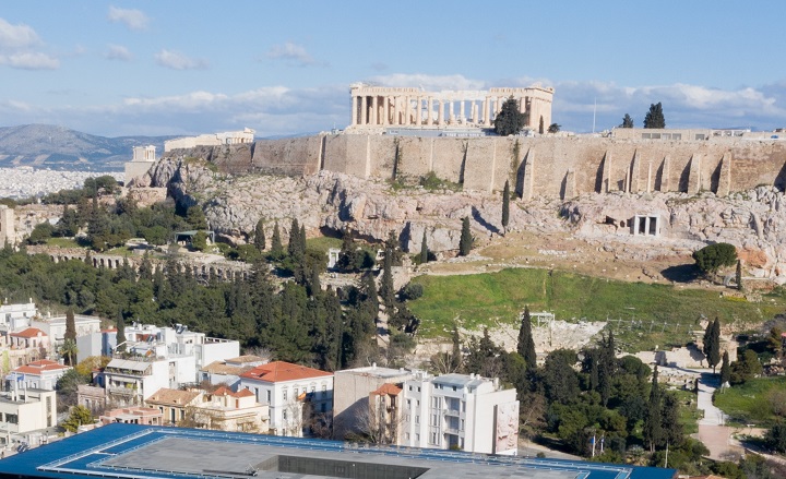 Η εμμονή του ΣΥΡΙΖΑ με τα fake news για την Ακρόπολη εκθέτει διεθνώς τη χώρα - Γράφει η Αγγελική Κώττη