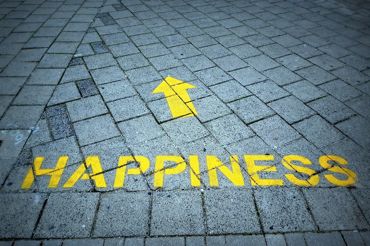 Τελικά είμαστε ποτέ ικανοποιημένοι για να νιώσουμε ευτυχία – Γράφει η Μίκα Πανάγου