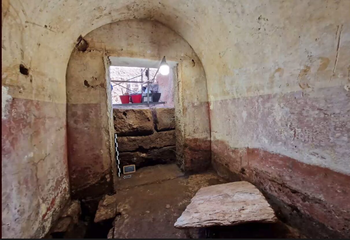Πλούσιος μακεδονικός τάφος αποκαλύφθηκε στη νεκρόπολη των Αιγών