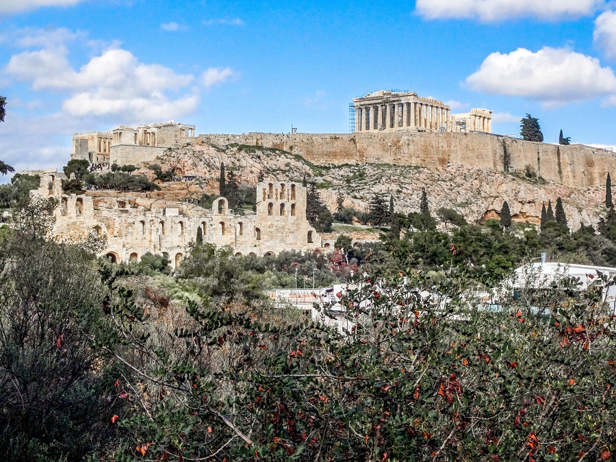 Μήνυση για τη διαφήμιση παπουτσιών με drones με φόντο τον Παρθενώνα