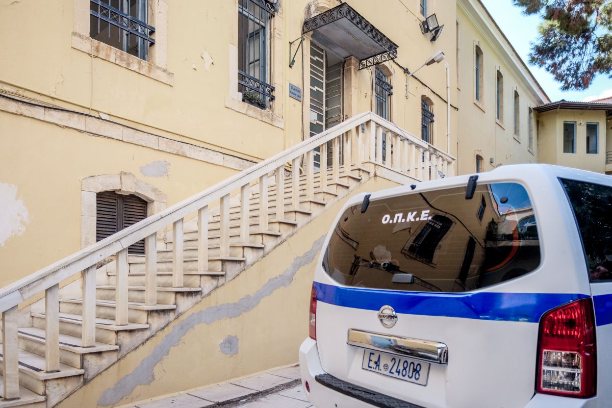 ΜΕΤΑΓΩΓΗ ΣΤΟΝ ΑΝΑΚΡΙΤΗ ΤΩΝ ΑΡΧΗΓΩΝ ΤΗΣ ΕΓΚΛΗΜΑΤΙΚΗΣ ΟΡΓΑΝΩΣΗΣ ΠΟΥ ΔΡΑΣΤΗΡΙΟΠΟΙΟΥΝΤΑΝ ΣΕ ΧΑΝΙΑ ΚΑΙ ΡΕΘΥΜΝΟ ΣΤΗ ΚΡΗΤΗ  (EUROKINISSI)