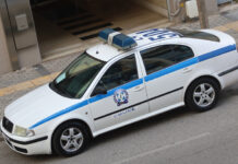 Φοινικούντα – Έφοδος της αστυνομίας σε δύο καταστήματα στην Αθήνα