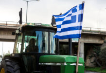 Κοζάνη: Με τρακτέρ στα γραφεία του ΟΠΕΚΕΠΕ – Κλιμακώνουν τις κινητοποιήσεις οι παραγωγοί