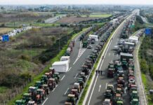 Αμετακίνητοι στα μπλόκα οι παραγωγοί Κεντρικής και Δυτικής Μακεδονίας – Πού κλείνουν και ποιες ώρες –Ποια νέα σημεία καταλαμβάνουν