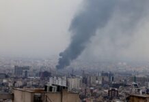 Οι ΗΠΑ βομβάρδισαν το Ιράν για 13η συνεχόμενη νύχτα – Το πετρέλαιο στα 100 δολάρια το βαρέλι