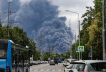 Ρωσία: Ουκρανικές επιθέσεις με drones σε πετρελαϊκές υποδομές – Πυρκαγιά σε διυλιστήριο