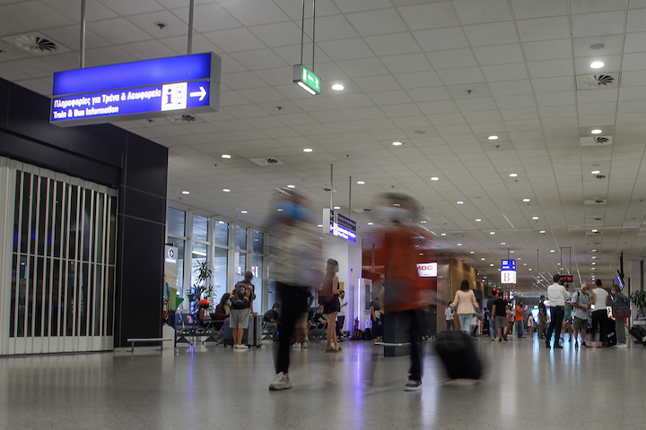 Αφίξεις στο αεροδρόμιο μετά το άνοιγμα στους τουρίστες