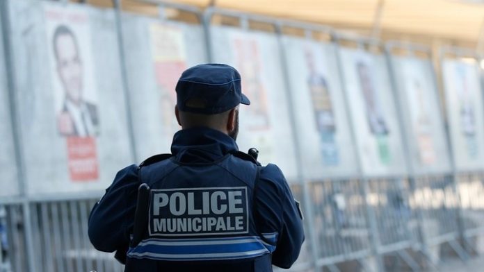 francepoliceman_thepresident
