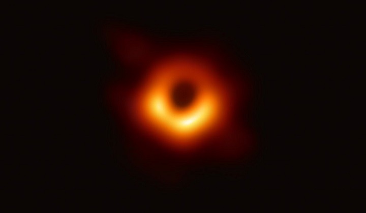 Η φωτογράφηση μιας μαύρης τρύπας το σημαντικότερο επιστημονικό επίτευγμα του 2019
